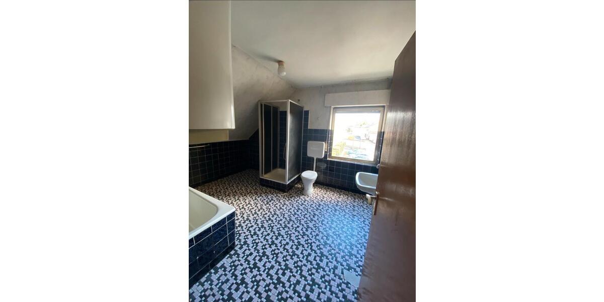 Einfamilienhaus Uersfeld - 5 Zimmer, 215 m&sup2;, 1.200&euro; | Angebot:26699374