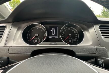 VW Golf 158.000 km 8.999 € Altendiez 65624
