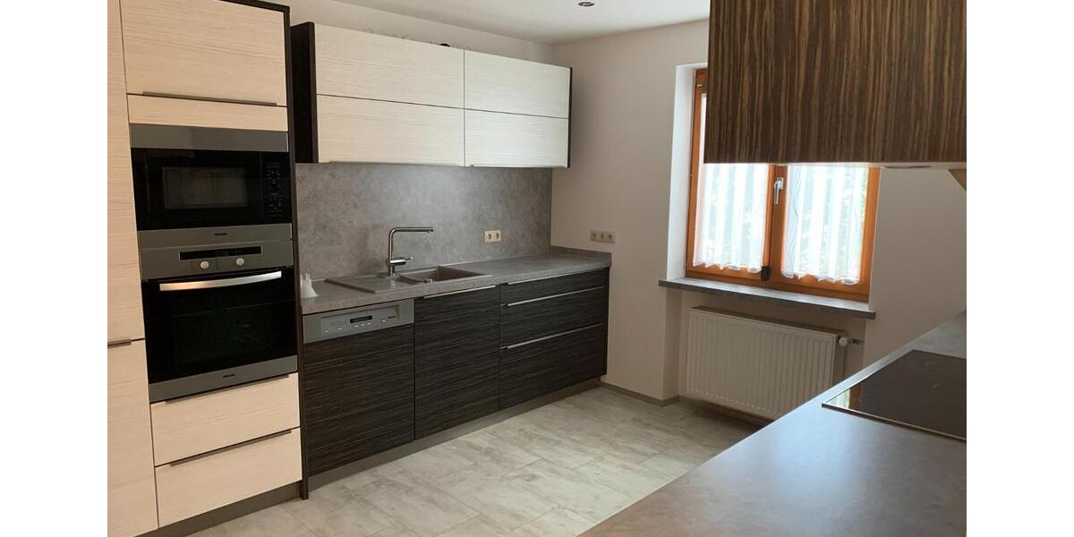 Einfamilienhaus Altenstadt an der Waldnaab - 7.5 Zimmer, 220 m&sup2;, 1.980&euro; | Angebot:25536122