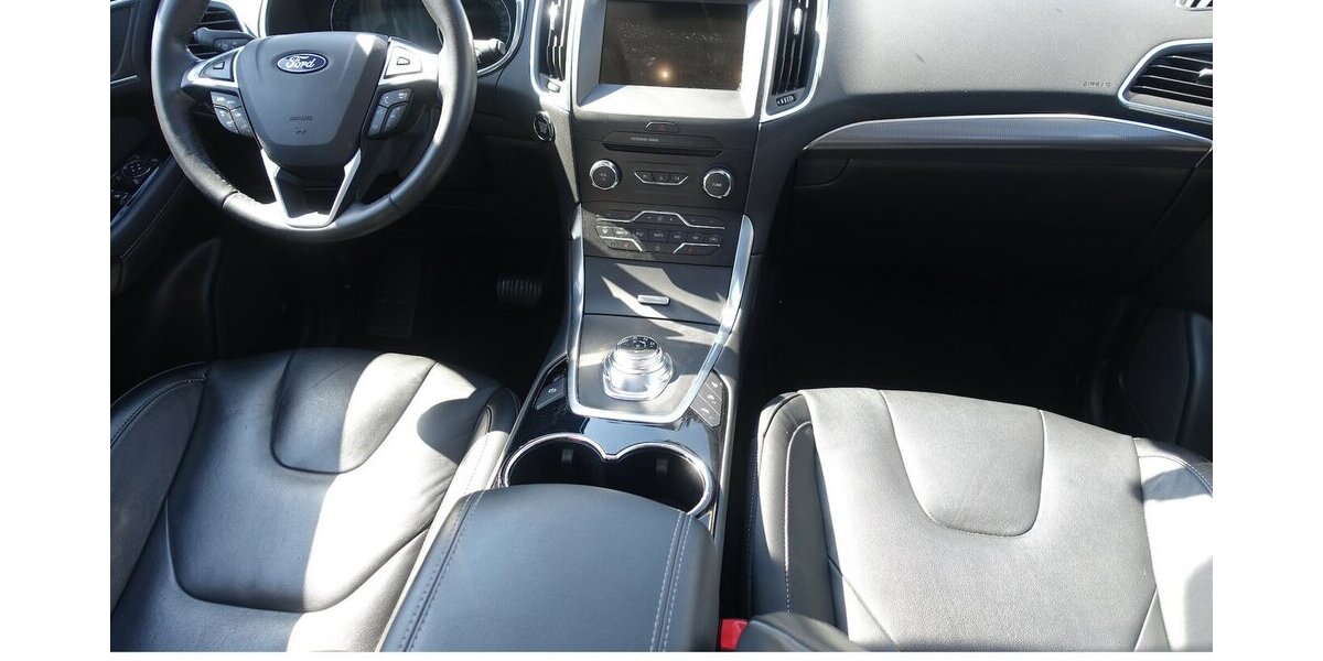 Ford S-Max Titanium AWD Pano AHK 7 Sitze Kamera 8x Alu 156.400 km 15.950 &euro; Neumarkt/OPf 92318