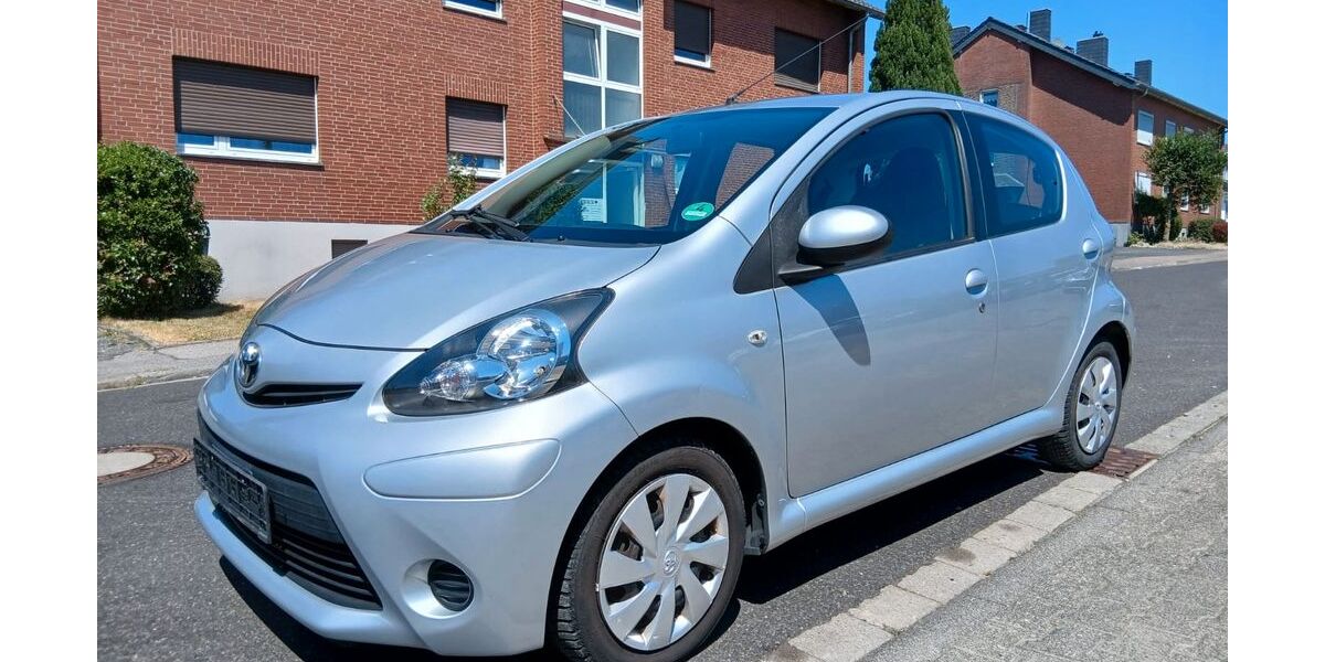 Toyota Aygo (X) 80.000 km 3.800 &euro; Aachen 52066