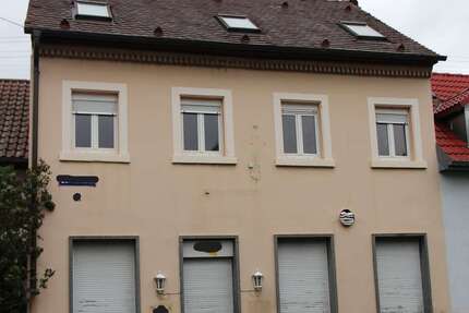 Haus zum Kaufen in Karlsruhe 690.000 € 250 m² 11 zimmer