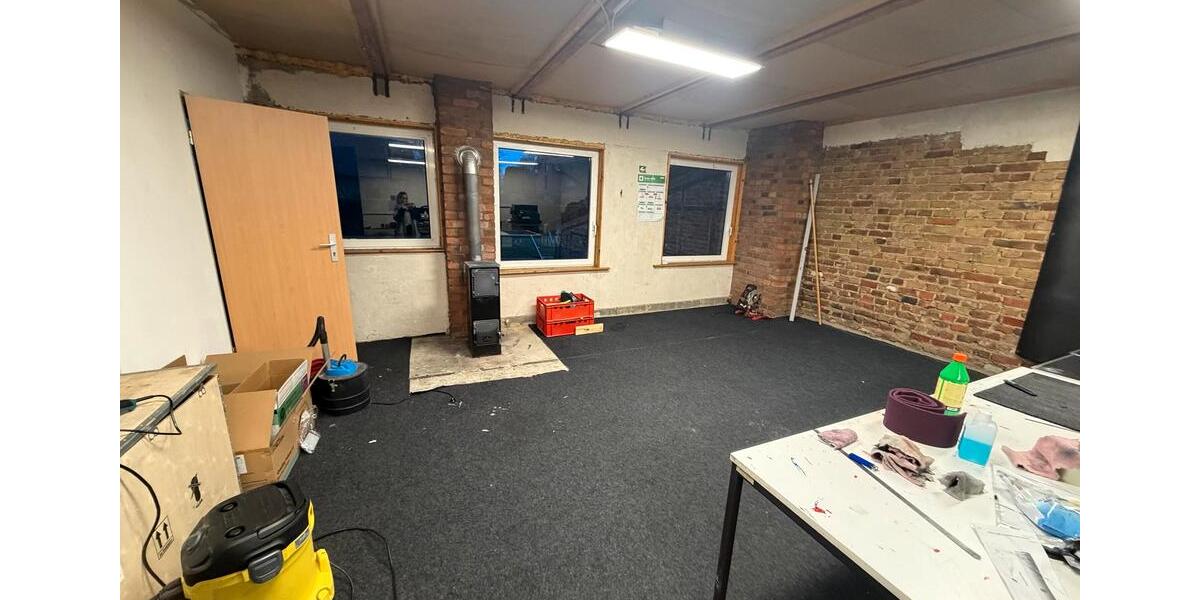 Attraktive Gewerbefläche (65 m²) zimmer