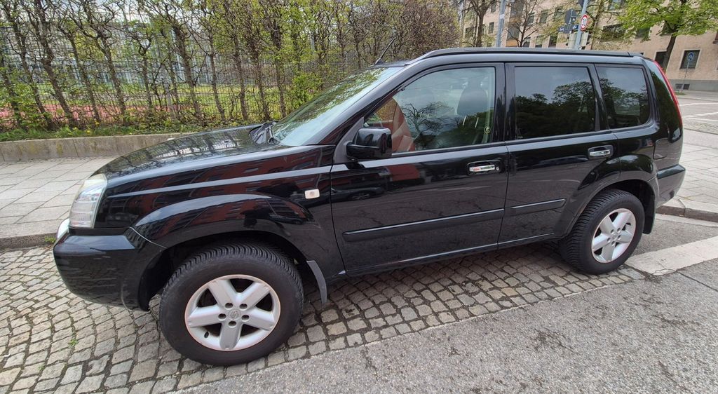 Nissan X-Trail 185.000 km 3.200 &euro; München 81371