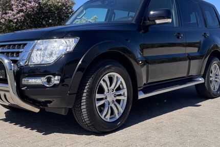 Mitsubishi Pajero 249.000 km 19.800 &euro; München 81825