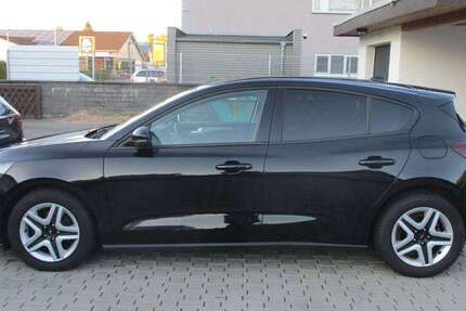 Ford Focus 103.331 km 12.999 &euro; Babenhausen 64832