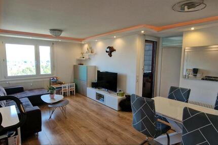 Modern drei Zimmer Wohnung in Weinstadt, 5 minutes von S Bahn 3.5 zimmer