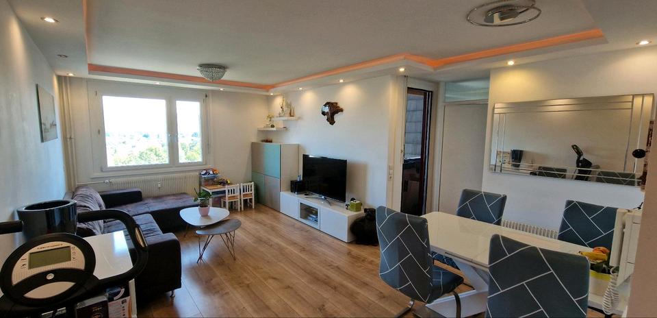 Modern drei Zimmer Wohnung in Weinstadt, 5 minutes von S Bahn 3.5 zimmer