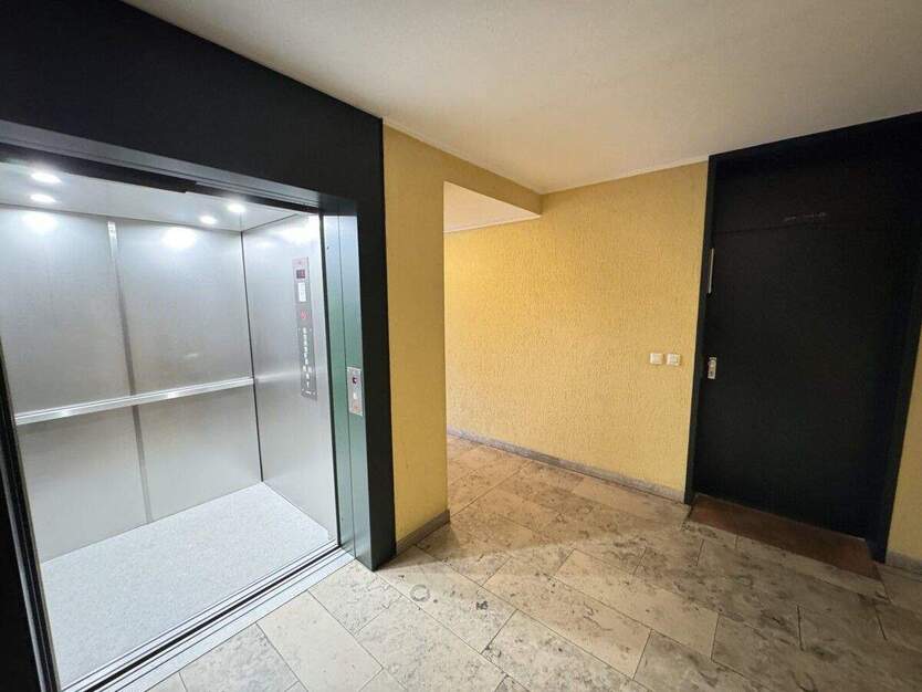 Charmante 2,5 Zimmer Wohnung mit zwei Terrassen und Tiefgaragenstellplatz 2 zimmer