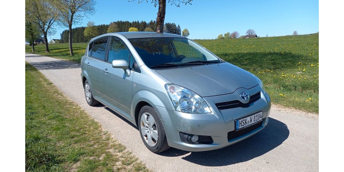Toyota Corolla Verso 97.590 km 6.000 &euro; Brilon 59929