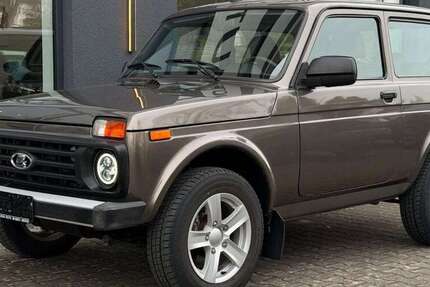 Lada Niva 32.707 km 17.400 &euro; Gelnhausen 63571