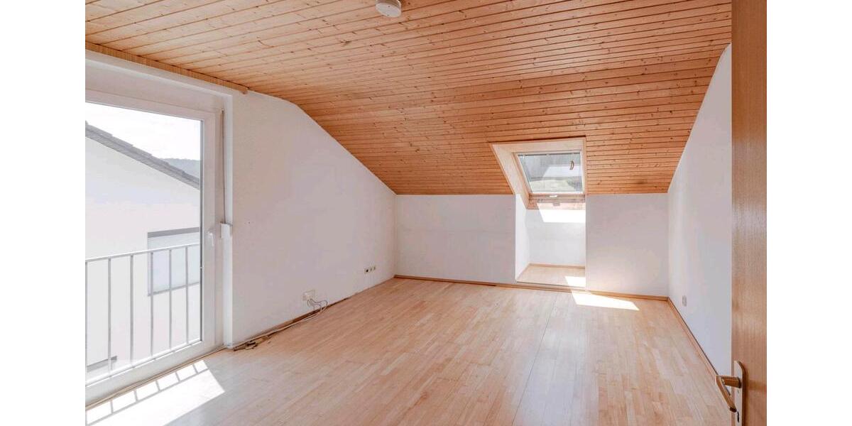 Dachgeschoßwohnung Sankt Georgen im Schwarzwald - 3 Zimmer, 67 m&sup2;, 650&euro; | Angebot:26297532