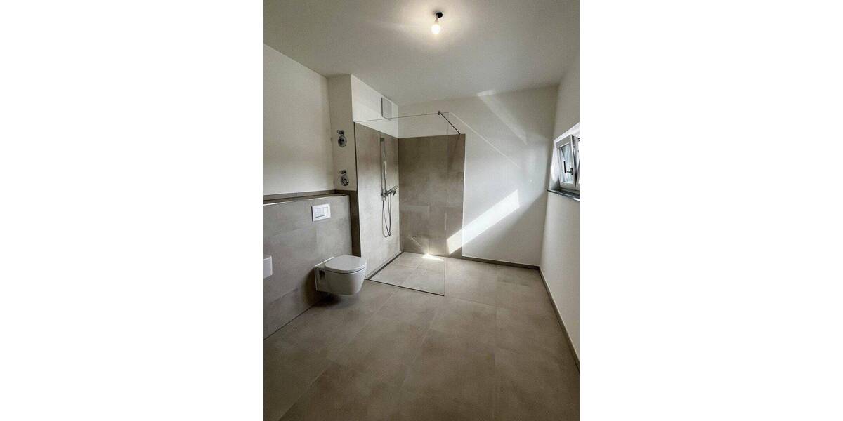 Etagenwohnung Frechen Königsdorf - 3 Zimmer, 128 m&sup2;, 2.240&euro; | Angebot:26858202