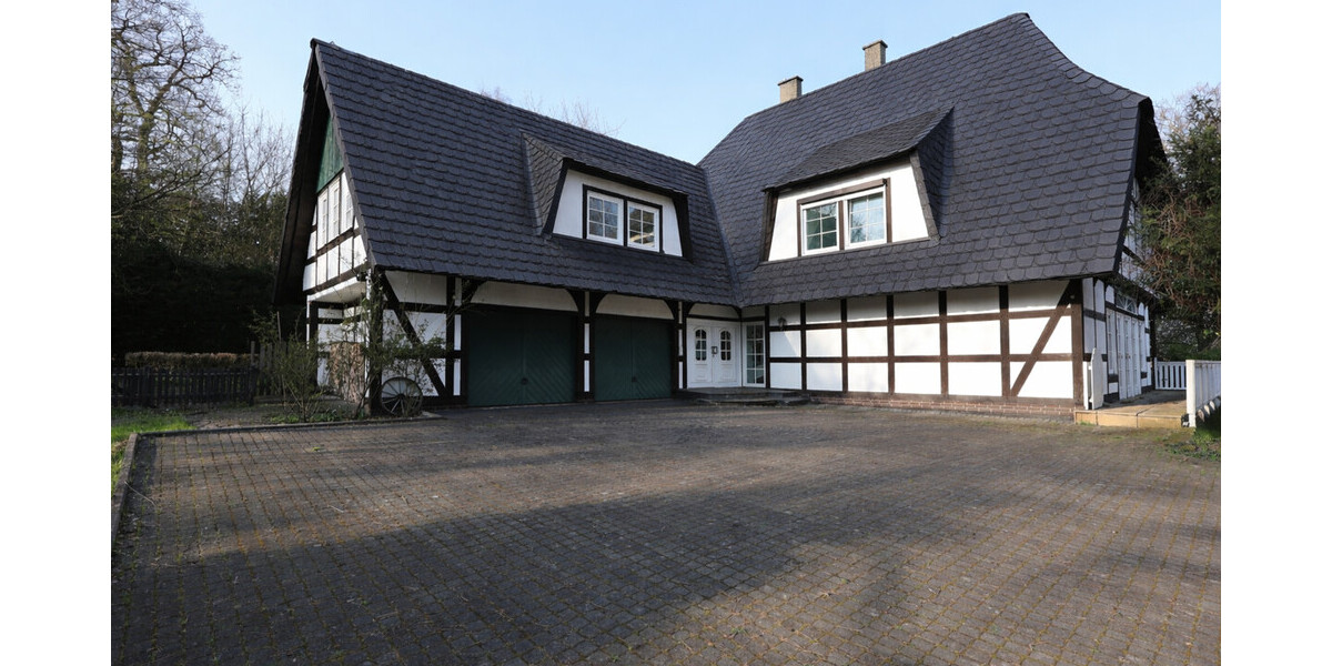 Exklusive Villa mit Wellnessbereich, Pool & großem Grundstück - Villa Hüllhorst | Angebot:26002980
