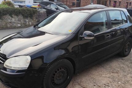 VW Golf 178.000 km 2.500 &euro; Wetter 35083