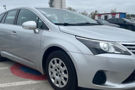 Toyota Avensis 127.311 km 7.499 &euro; Mittenwalde 15749