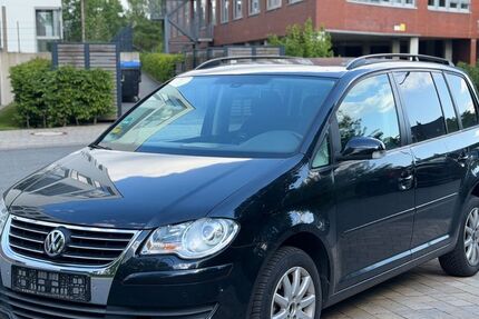 VW Touran 141.000 km 5.990 &euro; Norderstedt 22848