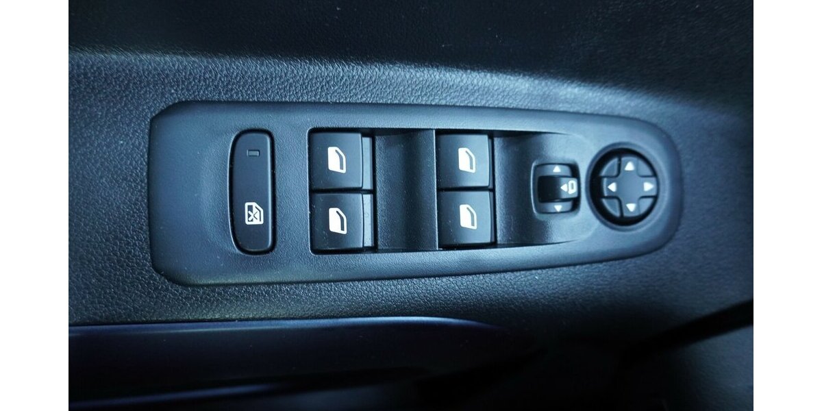 Fiat Doblo Kombi 1.5 130 AT / 10-Zoll Navi + AHK 39.814 km 23.503 &euro; Münchenbernsdorf 07589