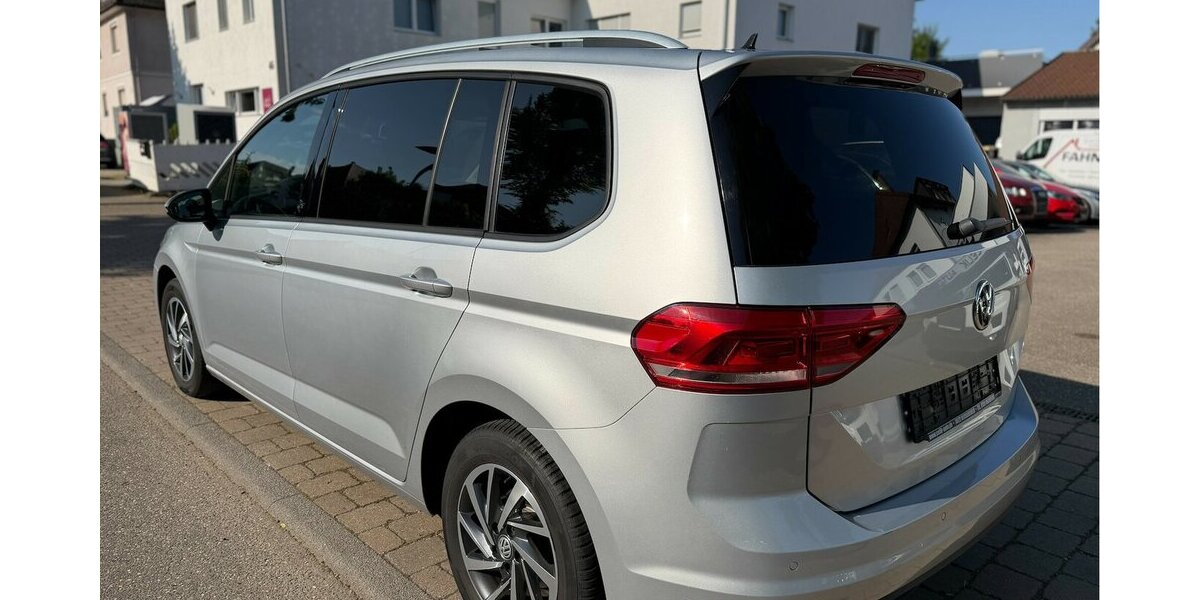 VW Touran Sound BMT/Start-Stopp Navi ACC 157.000 km 10.990 &euro; Neckarsulm 74172