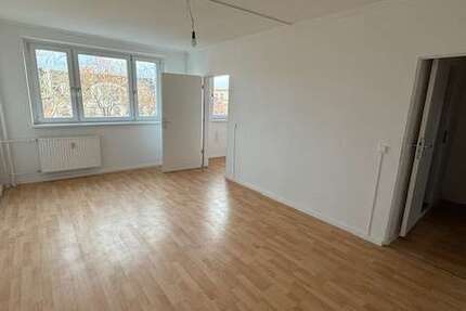 Wohnung zum Mieten in Magdeburg 280 € 33.42 m² 1 zimmer