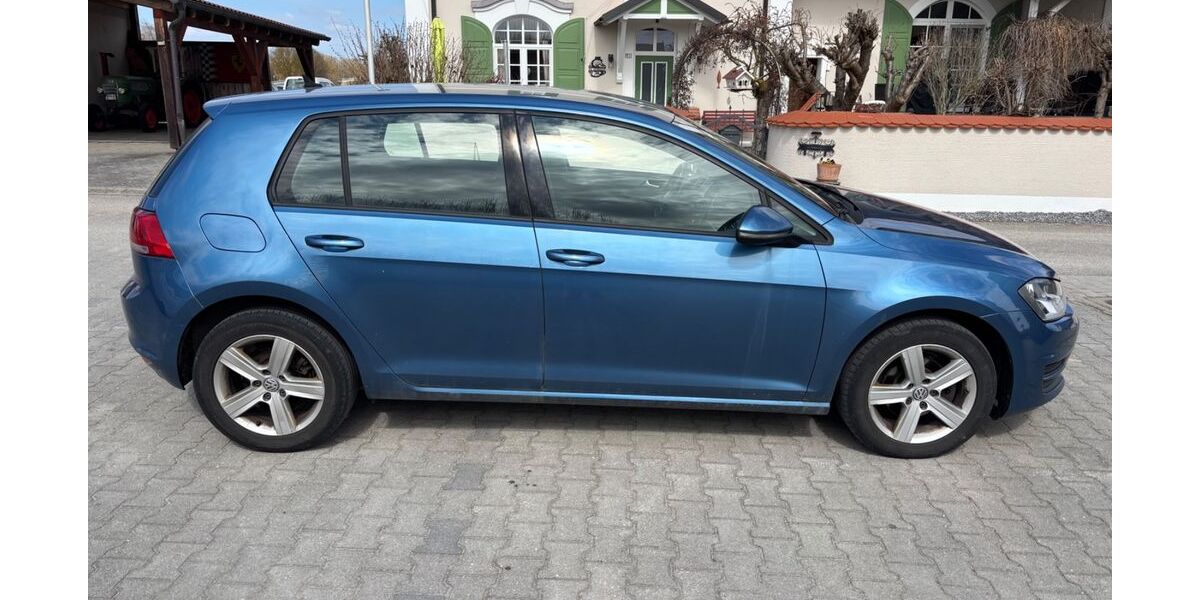 VW Golf 307.000 km 5.600 &euro; Langquaid OT Niederleierndorf 84085