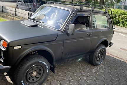 Lada Niva 93.832 km 6.300 &euro; Hemer 58675