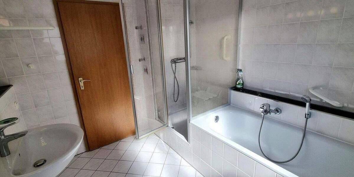 Etagenwohnung Bochum Höntrop - 3 Zimmer, 118 m&sup2;, 1.180&euro; | Angebot:24648767