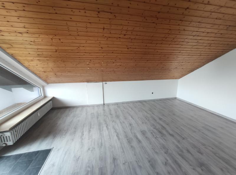 3- Zi. DG Wohnung mit 2 Balkonen und Garage 3 zimmer