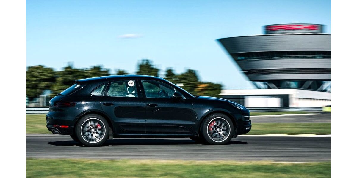Porsche Macan 103.000 km 41.900 &euro; Berlin 14163