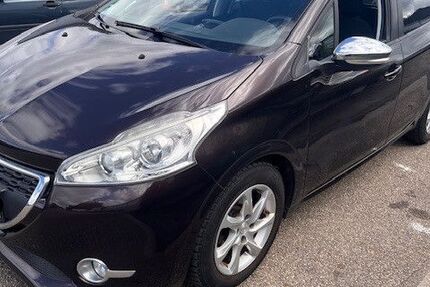Peugeot 208 137.417 km 3.400 € Eggenstein 76344