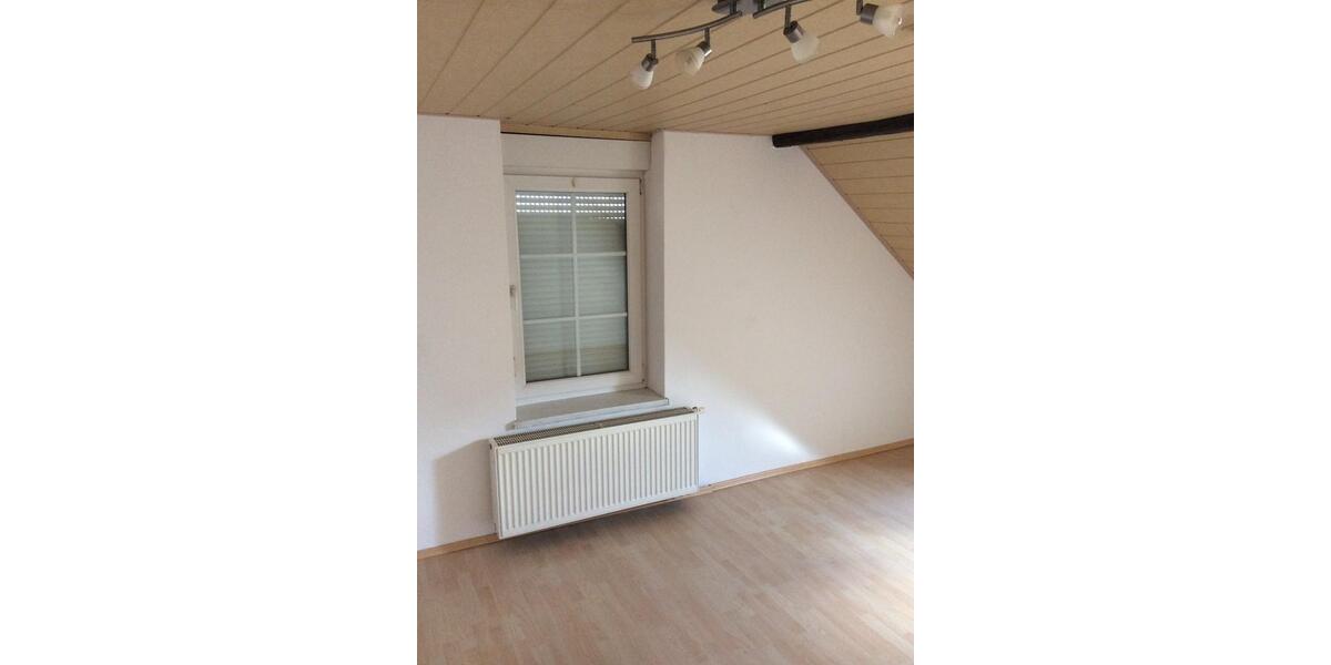 Dachgeschoßwohnung Rühen - 3 Zimmer, 68 m&sup2;, 550&euro; | Angebot:24751427