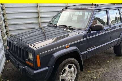 Jeep Cherokee 246.550 km 6.450 &euro; Lübeck 23556