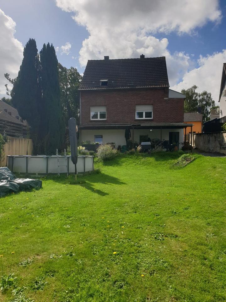 Freistehendes Einfamilienhaus mit Garage