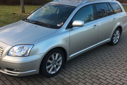 Toyota Avensis 281.522 km 2.499 &euro; Waren 17192