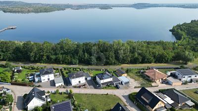 TOP ERSCHLOSSENES GRUNDSTÜCK NAHE WASSER