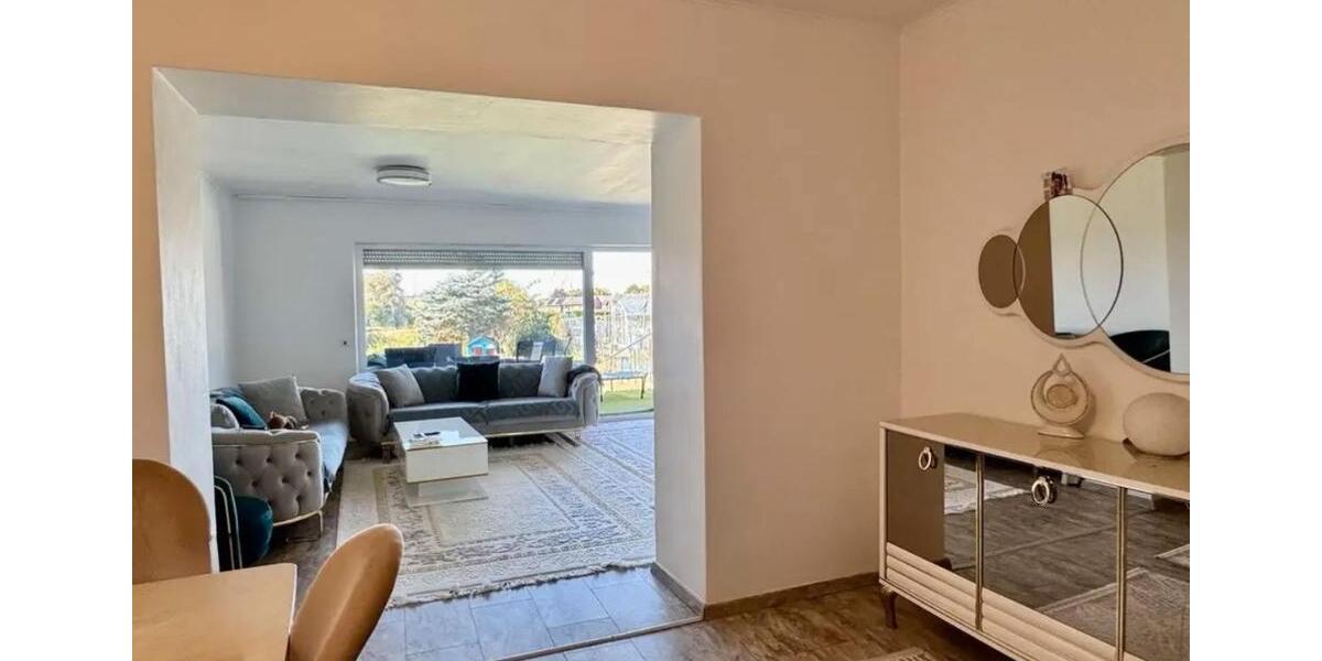 Reihenhaus Grevenbroich Neuenhausen - 8 Zimmer, 180 m&sup2;, 275.000&euro; | Angebot:26227521