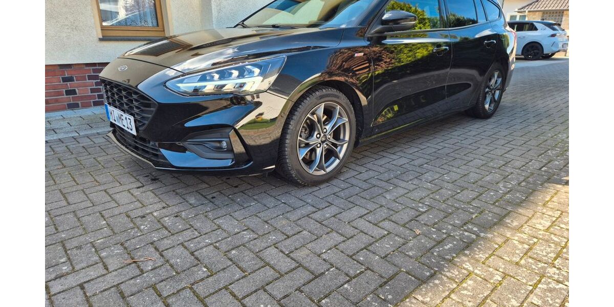 Ford Focus 90.000 km 14.250 &euro; Minden 32425