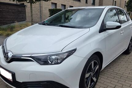 Toyota Auris 113.254 km 8.990 &euro; Dortmund 44263
