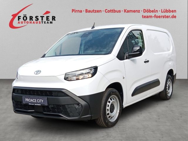 Toyota Proace City 2.500 km 28.690 &euro; Pirna 01796