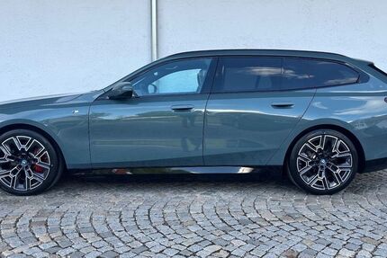 BMW i5 4.464 km 61.990 &euro; München 81245