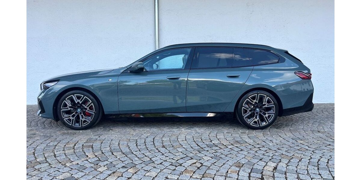 BMW i5 4.464 km 61.990 &euro; München 81245