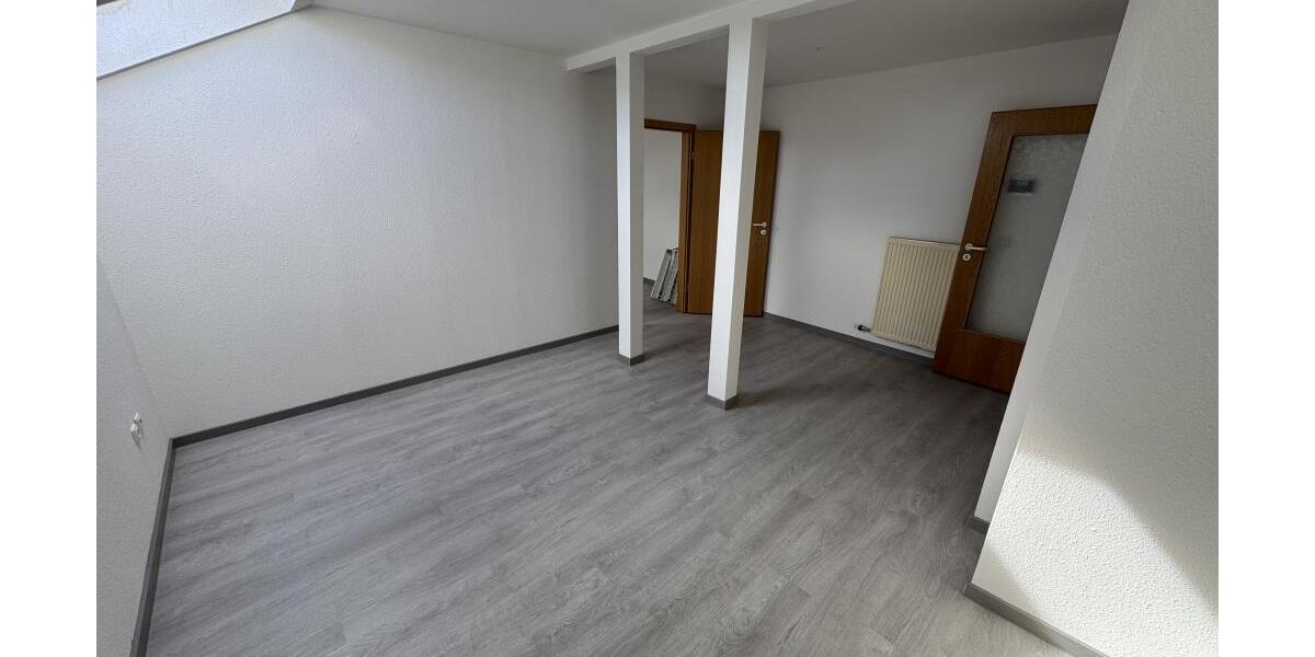 Barrierearmes Wohnen Dachterrasse und Aufzug: 2-Raum Wohnung in der Geraer Innenstadt - Dachgeschoßwohnung Gera Ostviertel | Angebot:26335256
