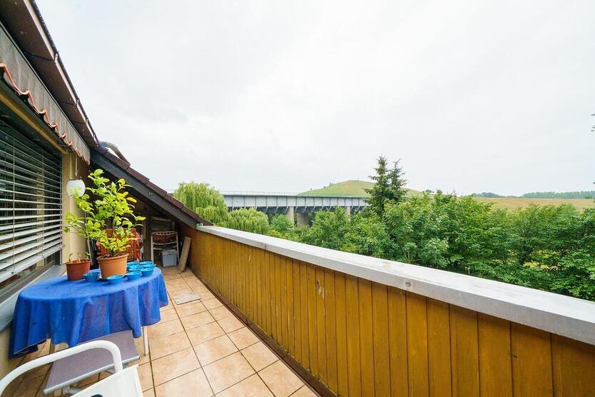 Helle Wohnung mit Dachterrasse und Garage!