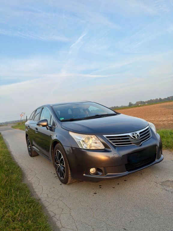 Toyota Avensis 223.000 km 3.900 € Duisburg 47259