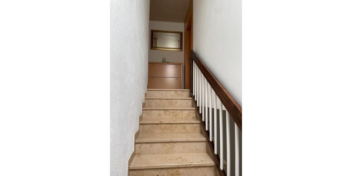 Einfamilienhaus Regensburg Brandlberg - 7 Zimmer, 200 m&sup2;, 2.400&euro; | Angebot:25442062