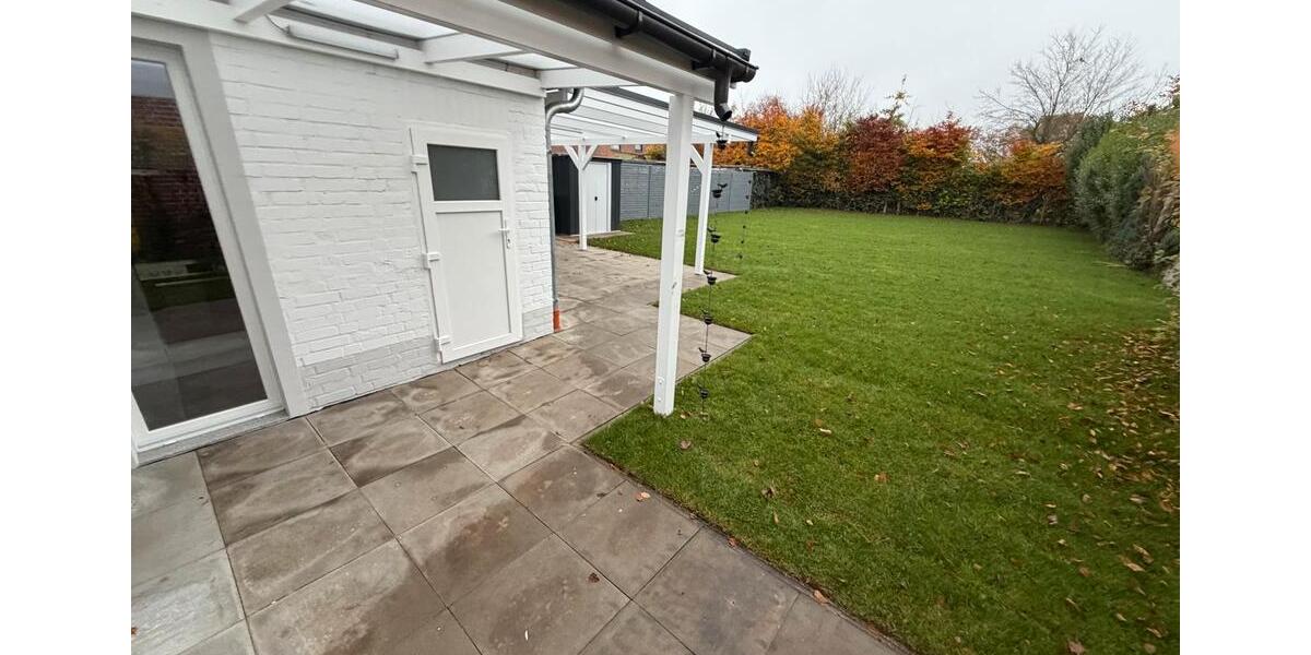 Frischsanierte und Möblierte Haushälfte mit Parkplatz und Garten 3 zimmer