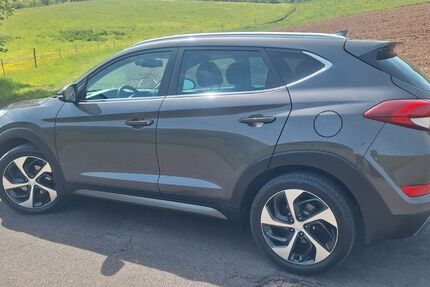 Hyundai TUCSON 179.000 km 12.750 &euro; Ebrach 96157