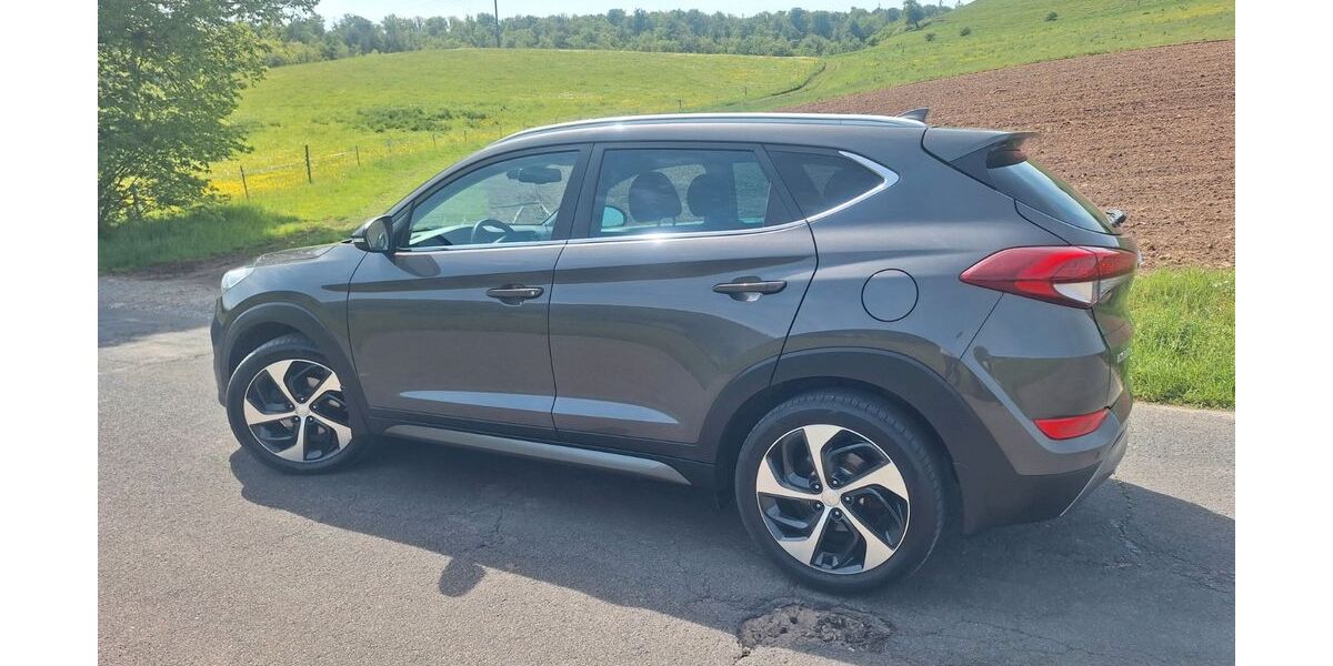 Hyundai TUCSON 179.000 km 12.750 &euro; Ebrach 96157