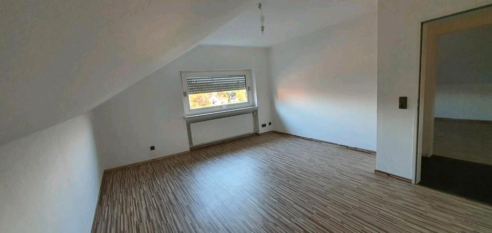 Dachgeschoßwohnung Eichenzell - 4 Zimmer, 100 m&sup2;, 1.000&euro; | Angebot:25138918