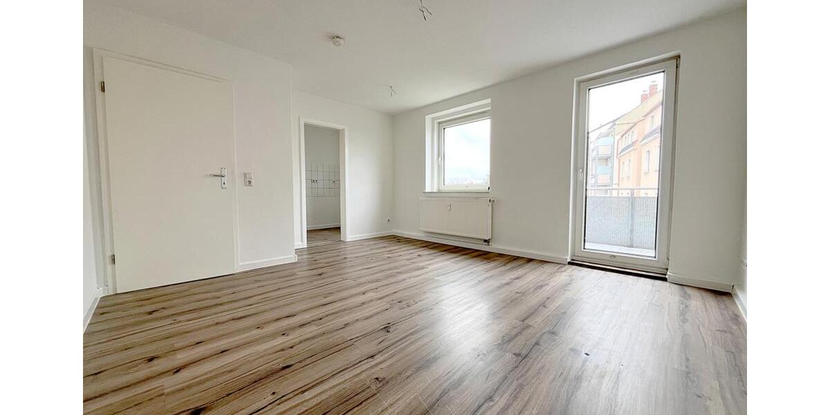 Etagenwohnung Glauchau - 3 Zimmer, 61 m&sup2;, 390&euro; | Angebot:26003170